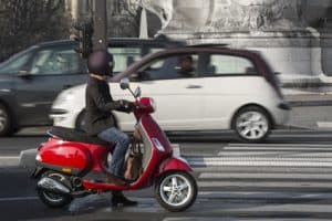 Eine Motorrollerversicherung ist gerade für Fahranfänger besonders wichtig.