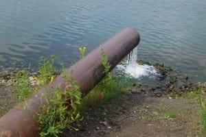 Eine Ozonbehandlung kann auch bei der Wiederaufbereitung von Wasser zum Einsatz kommen.