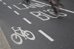 Das Parken auf einem Radweg ist generell nicht zulässig.