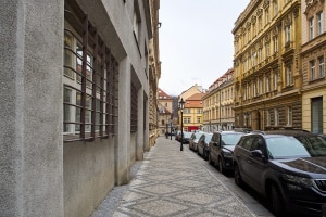 Ist das Parken in zweiter Reihe eine zulässige Alternative für die Parkplatzsuche?