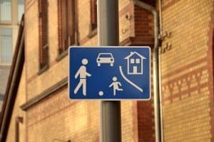 Parken beim Zeichen „Verkehrsberuhigter Bereich“: Ist eine Strafe möglich?