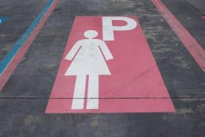 Parkplatz für Frauen: Haben Männer hier wirklich nichts zu suchen?