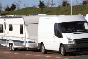 Reisende können auf PaulCamper auch einen Wohnwagen oder einen Kastenwagen mieten.