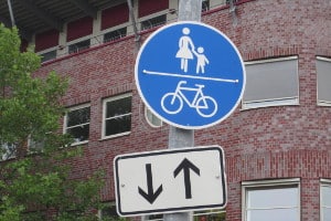 Darf ein Pedelec den Fahrradweg benutzen? Unter Umständen muss es das sogar.