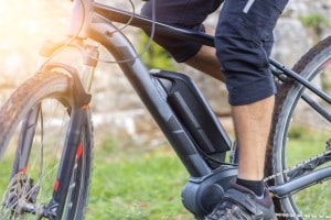 Das Pedelec ist ein Elektro-Fahrrad, welches die Leistung des Fahrers unterstützt.