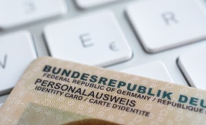 Ist Ihr Personalausweis abgelaufen, droht ein Bußgeld.