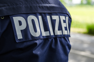 Polizeieskorte beantragen: Bei Großveranstaltungen können Sie dadurch Schutz genießen.