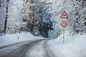 Auf einer halböffentlichen Privatstraße muss den Winterdienst der Eigentümer leisten.