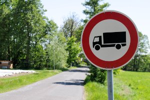 LKW Einfahrt Verboten Aufkleber - TenStickers