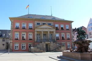 Hier finden Sie einen Rechtsanwalt in Detmold, der im Verkehrsrecht bewandert ist.