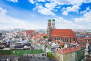 Hier finden Sie den passenden Rechtsanwalt aus München, der auf Verkehrsrecht spezialisiert ist.