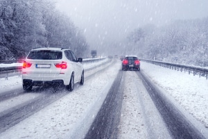 Winterreifenpflicht: Sofern bestimmte Voraussetzungen erfüllt sind, reichen Allwetterreifen auch im Winter.