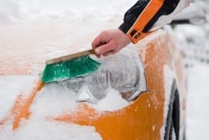 Neben den richtigen Reifen ist auch eine angemessene Fahrweise im Winter wichtig.