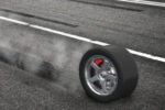 Für eine Reifenpanne ist häufig ein platter Reifen verantwortlich.