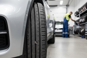 Stärkerer Reifenverschleiß: Welche Bedeutung hat das höhere Gewicht eines E-Autos?