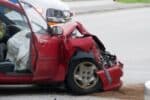 Reparaturbestätigung: Ein Sachverständiger kann nach einem Unfall bestätigen, dass das Fahrzeug repariert ist.