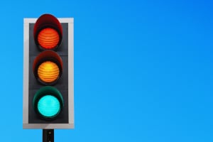 Handelt es sich um einen Rotlichtverstoß trotz Spurwechsel in eine freigegebene Spur?