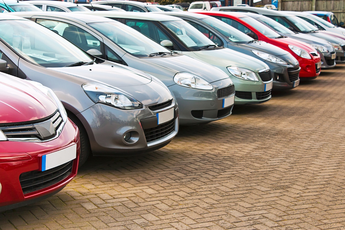 Eine Sachmängelhaftung beim Autoverkauf ist üblich.