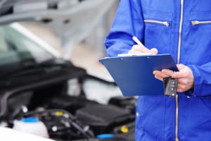 Wenn Sie die Scheinwerfer zu stark polieren, kann die TÜV-Plakette verweigert werden.