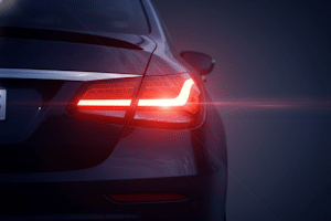 Die Schlussleuchte am Auto stellt sicher, dass Ihr Auto sichtbar ist.