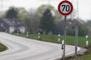 Section Control ermöglicht die Geschwindigkeitskontrolle auf einer bestimmten Strecke.