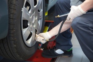 Vor einem Sicherheitstraining für Motorradfahrer muss die Verkehrssicherheit geprüft werden.