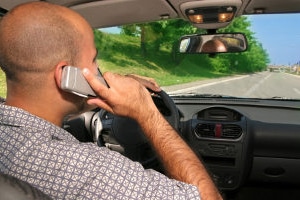 Eine Handyhalterung fürs Auto aus unserem Test verhindert, dass Sie ein Bußgeld zahlen müssen.