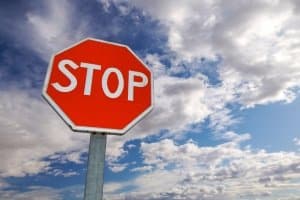Die unverwechselbare Form vom Stop-Schild ist fast überall auf der Welt gleich.