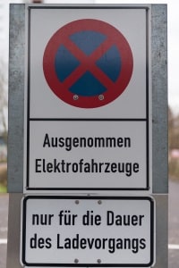 E-Parkplatz: Rechtliche Bestimmungen zum Parken 2024