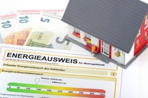 Im Durchschnitt hat eine ine Person Stromverbrauch von etwa 2.000 kWh im Jahr.