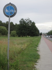 Wo Fahrradfahrer fahren dürfen, steht in der StVO in § 2 Absatz 4.