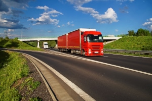 Für bestimmte Transportgüter gibt es in der StVO auch eine Ausnahmegenehmigung für das Sonntagsfahrverbot.