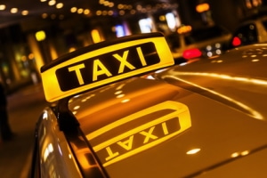 Ein Taxi ohne Taxischild genießt keine Privilegien.