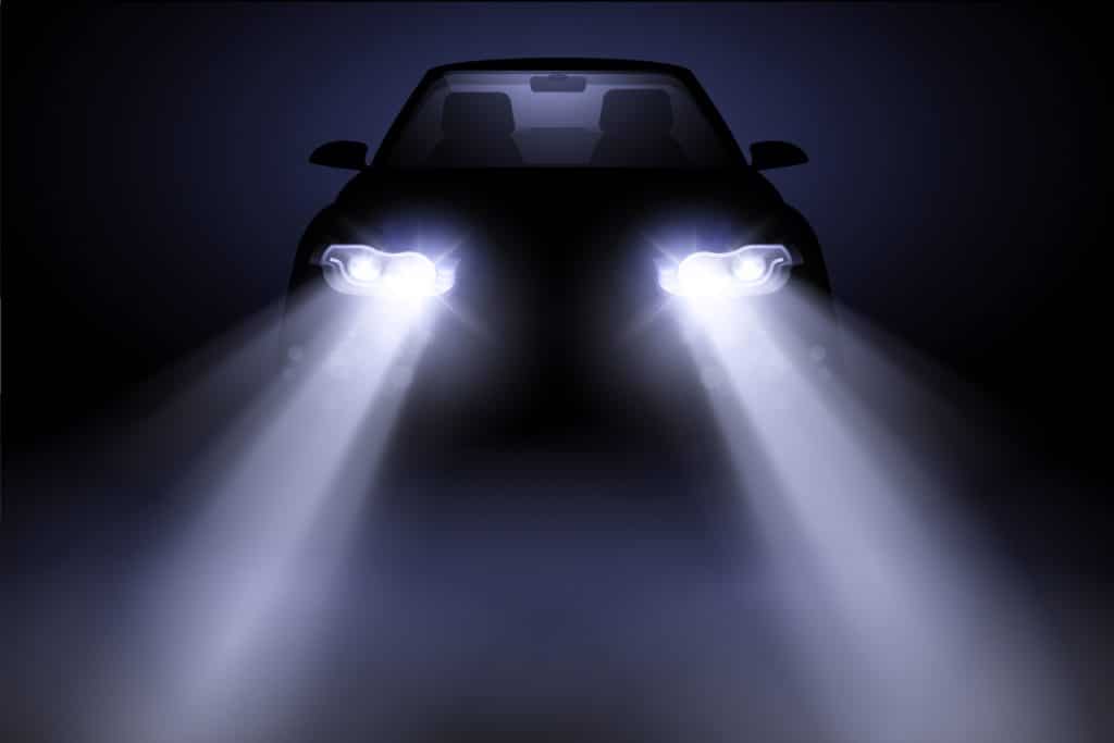 Zu helle Scheinwerfer oder defekte Nummernschildbeleuchtung: Weist beim TÜV die Beleuchtung Mängel auf, kann die Plakette in Gefahr sein.