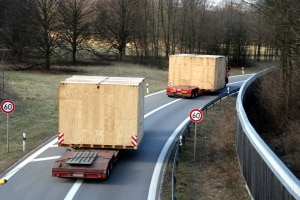 Für Schwertransporte gelten laut StVO ebenfalls als übermäßige Straßenbenutzung.