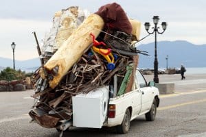 Überstehende Ladung am Fahrzeug: das gilt es zu beachten!