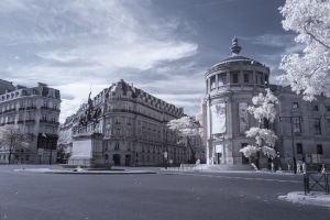 Eine Umweltplakette ist in Frankreich zum Beispiel in Paris notwendig.