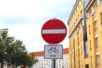 Stoppschilder im Straßenverkehr, Bedeutung und richtiges Verhalten