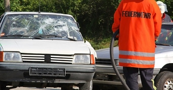 Um einen Unfall zu vermeiden, sollten Sie Ihren Weihnachtsbaum nur gesichert transportieren.