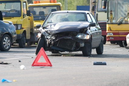 Nach einen Verkehrsunfall sollten Sie die Unfallstelle sichern.