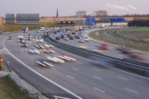 Unterscheiden sich die Unfallursachen auf der Autobahn und im Stadtverkehr?