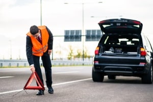 Fahren Sie im Urlaub nach Bulgarien sind  Warnweste, Warndreieck, Verbandskasten und Feuerlöscher im Auto Pflicht.