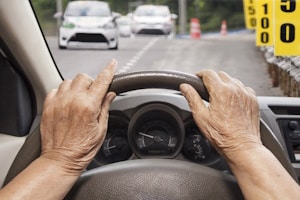 Ab wann ist man eine Verkehrsbehinderung? Die Geschwindigkeit muss grundsätzlich angemessen sein.