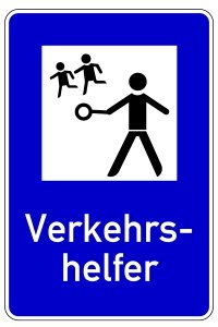 Lotsenpunkt: Die Standorte der Verkehrshelfer kündigt ein Schild ein.