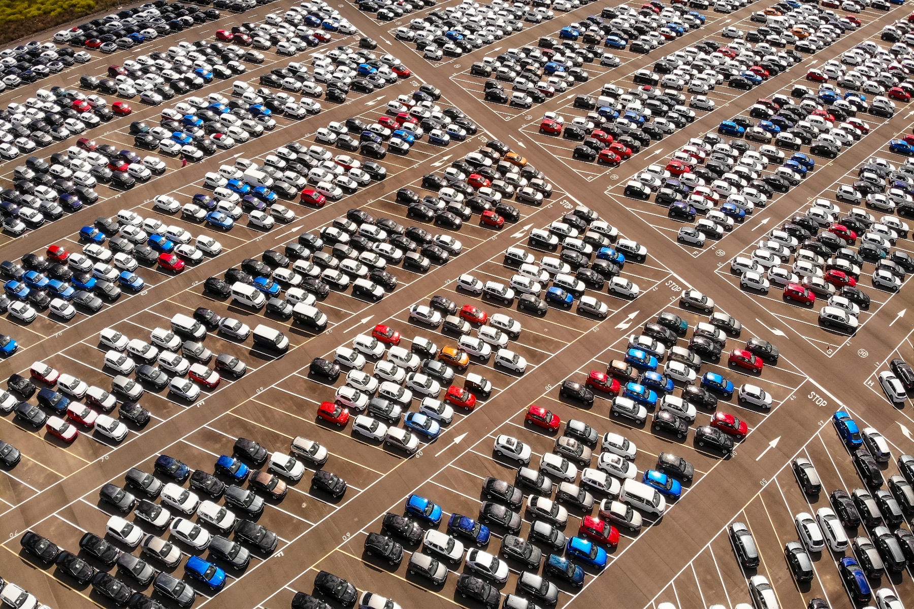 Häufige Verkehrsirrtümer: Auf dem Parkplatz gilt nicht automatisch "rechts vor links".