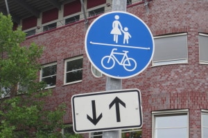 Welche Verkehrsschilder müssen Fahrrad- und E-Scooterfahrer beachten?