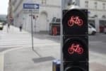 Verkehrsregeln auf dem Fahrrad: Ist eine Fahrradampel vorhanden, müssen Radfahrer sich nach dieser richten.