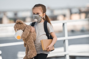 Verstoß gegen die Maskenpflicht: Muss ein Kind auch ein Bußgeld zahlen?