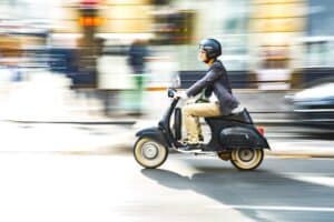 Ganz klar: Auch zum Vespa-Fahren ist ein Führerschein nötig!