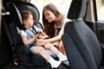Wann darf ein Kind im Auto vorne sitzen?